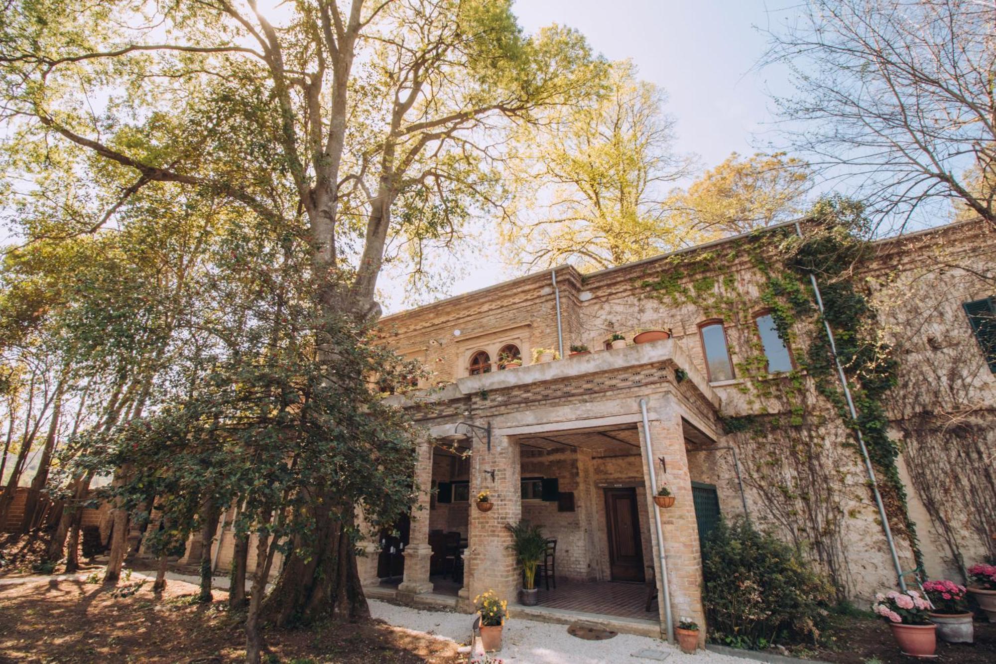 Отель The Baron'S Estate Torre de' Passeri Экстерьер фото